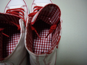 vans_red_hi8.JPG