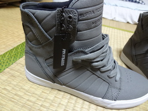 supara-gray12.JPG